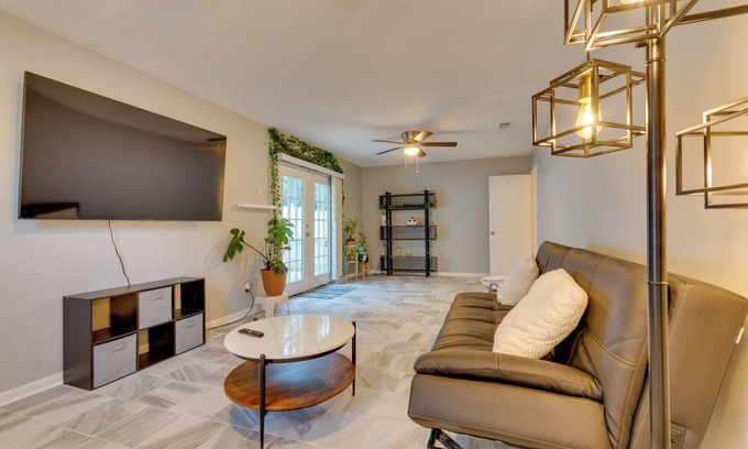 Reservoir Cabaña | Lovely Little Rock Home w/ Fire Pit & Yard!