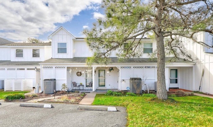 Keen-Wik On the Bay Casa | Lovely Mallard Lakes townhome, minutes from Fenwick and OC beaches.