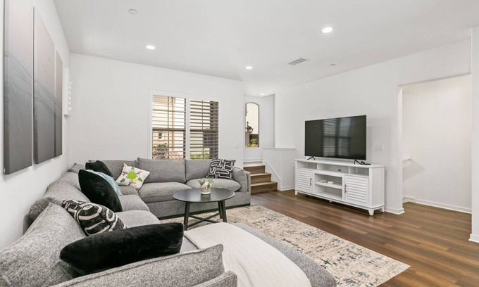 Cypress Village Condominio | Lovely, Modern Condo in Irvine, 3br/3.5ba