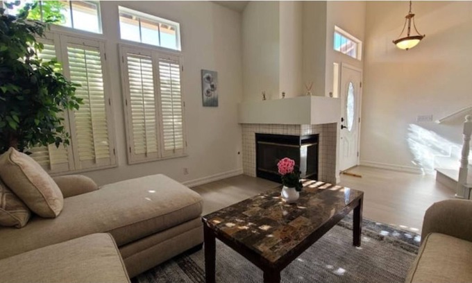Aliso Viejo Casa | Lovely modern upgraded home!