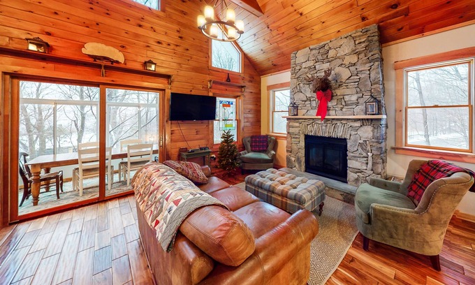 Jeffersonville Casa | Lovely mountainside home with a firepit & washer/dryer - dog-friendly