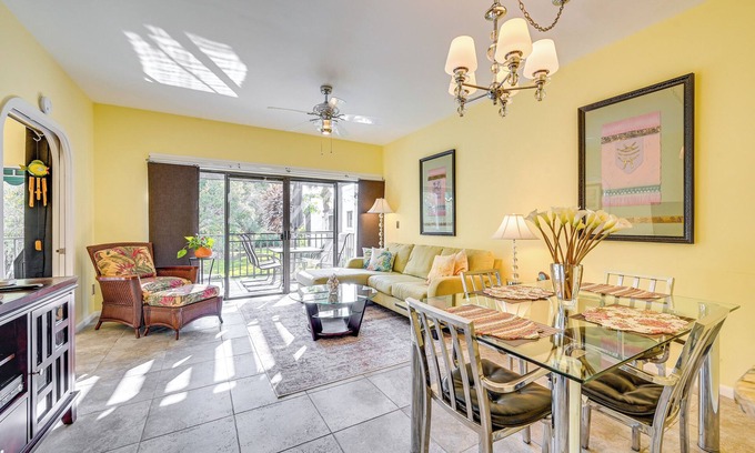 Central Naples Condominio | Lovely Naples Vacation Rental w/ Shared Pools!