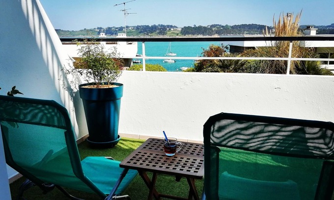 Locquirec Apartamento | Lovely new apartment, right on the water!