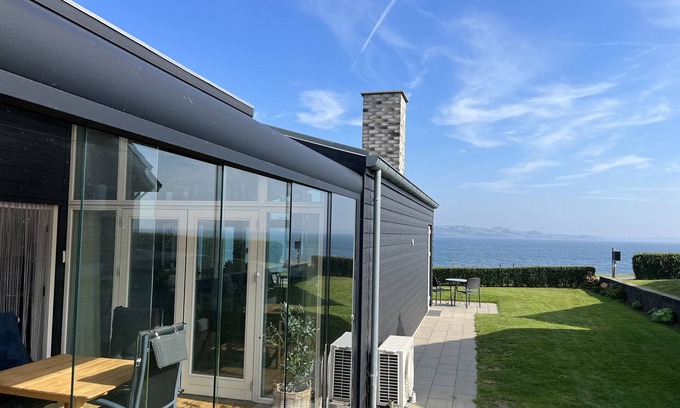 Broager Casa | Lovely newer holiday home on the first row