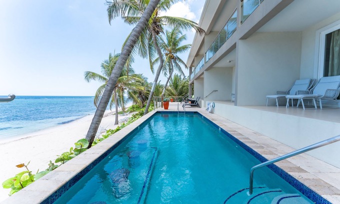 Bodden Town Condominio | Lovely Ocean Front Sea Palm Villa #2