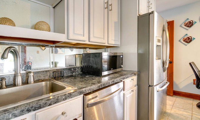 Ocean Gate Casa | Lovely Ocean Gate Home < 1 Mi to Beach!