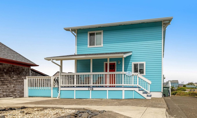 Newport Cabaña | Lovely ocean-view cottage next to Nye Beach access - EV charger on-site