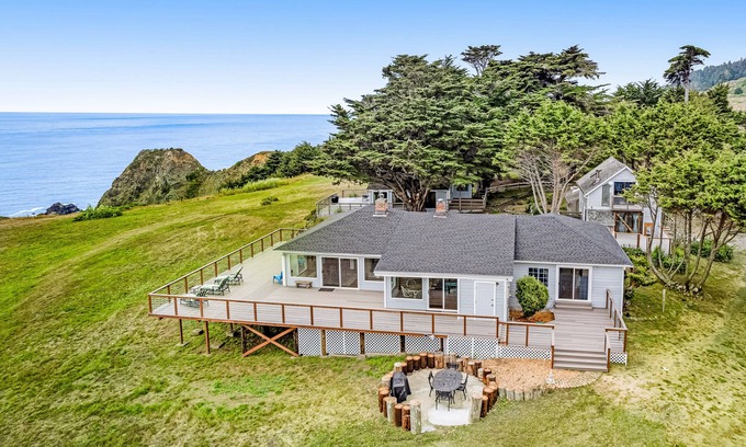 Elk Casa | Lovely oceanfront home with large deck, panoramic views, firepit, & W/D