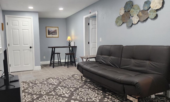 Lakeland Casa | Lovely One Bedroom home/guest house