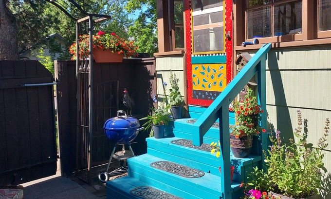 Manito Apartamento | Lovely One Bedroom in Fun Neighborhood Close to Downtown