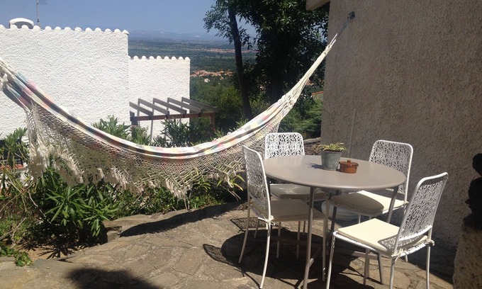 Laroque-des-Alberes Apartamento | Precioso apartamento de un dormitorio en la planta baja con terraza y aparcamiento.