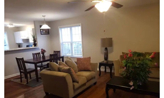 Northeast Raleigh Casa | Lovely open floor plan on golf course