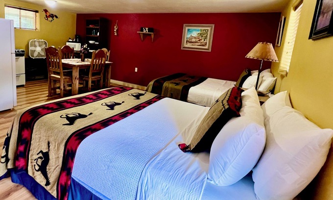 San Lorenzo Apartamento | Lovely Pet-Friendly Suite with Kitchen at Lake Roberts