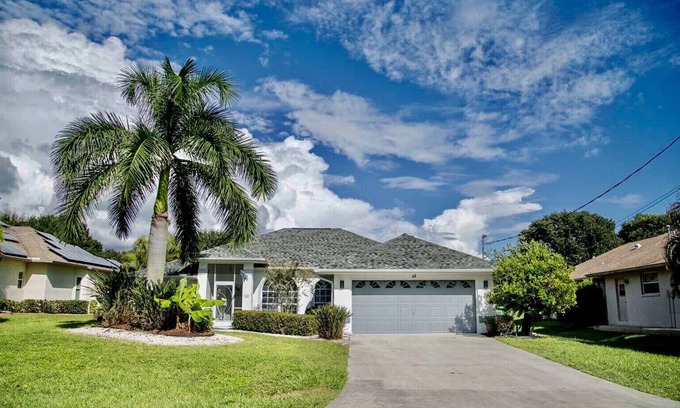 Broadmoor Casa | Lovely pool house with canal view!