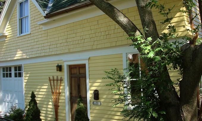 Edgewood Casa | Lovely private Carriage House on Historic Property