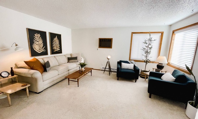 Bismarck Condominio | Lovely, Quiet Downtown Bismarck Condo