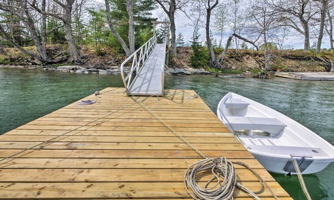 Waldoboro Cabina | ¡NUEVO! 'Raspberry Cottage' con bote de remos en Back Cove!
