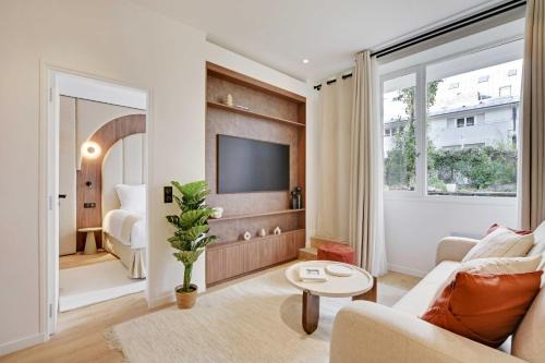 Quartier de la Chapelle Apartamento | Lovely Refurbished Home in Vibrant 18th District
