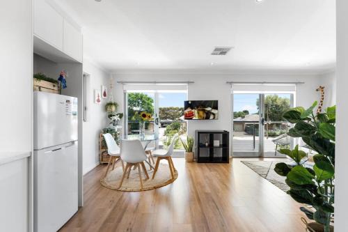 Oaklands Park Casa | Lovely Renovated 2BR Townhouse WiFi Parking