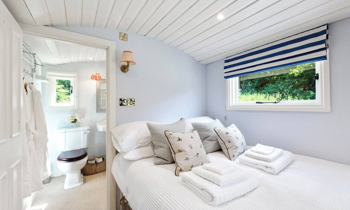 Wichling Cabaña | Lovely shepherd’s hut with stunning views set in beautiful grounds/countryside.