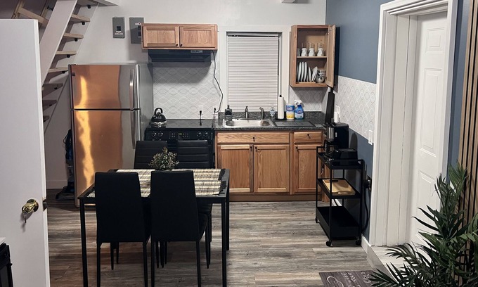 Whitman Casa | lovely space 10 minutes to local store, library and community park.