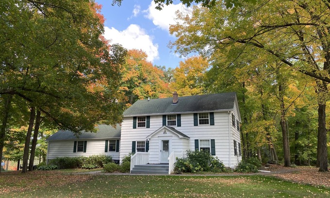 Taylors Falls Casa | Lovely spacious 6 BR home in St. Croix River valley