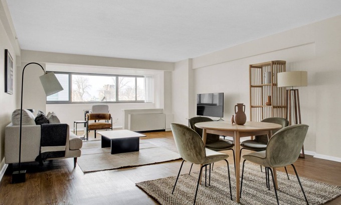 West End Apartamento | Lovely Spacious Beacon Hill 1BR w/Views, Gym by Blueground