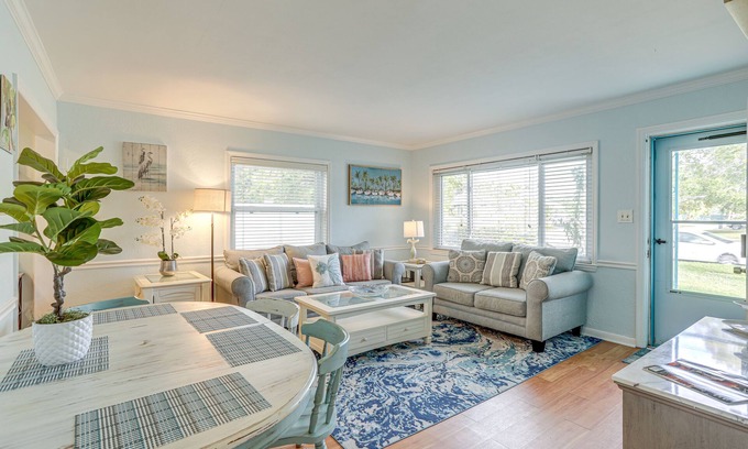 Gulfport Cabaña | Lovely St Pete Beach Cottage, Walk to Beach & Town