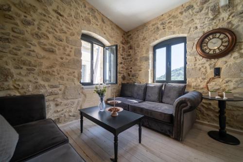 Krouson Apartamento | Lovely Stonehouse in the village