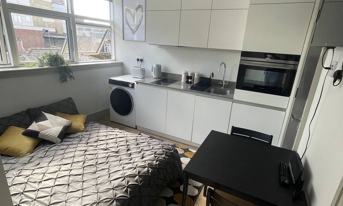 Broad Green Apartamento | Lovely studio flat for rental in Greater London