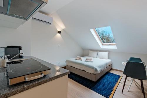Alvalade Apartamento | Lovely studio fully equipped near subway N11 - Shared bathroom with another Studio