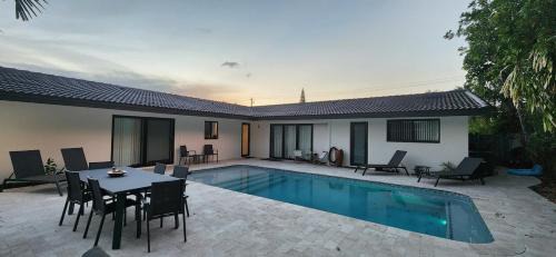 Coral Ridge Isles Casa | Lovely Studio Suite - Heated Pool - 10 mins Beach
