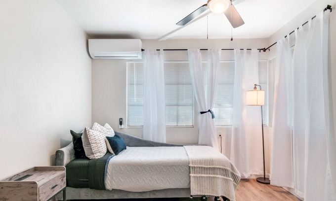 Riverside Apartamento | Lovely Studio (Unit B) 2.9 mil to Kaiser Permanente Unit B