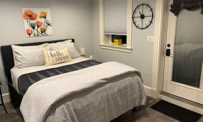 Wellesley Apartamento | Lovely studio walk to Wellesley and Babson College