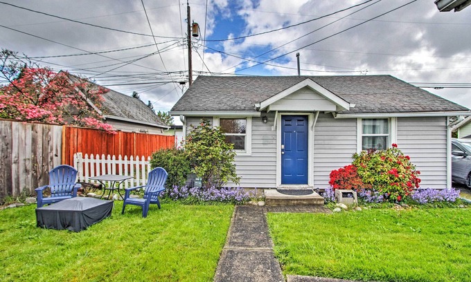 Central Tacoma Cabaña | Lovely Tacoma Cottage w/ Fire Pit, Near Dtwn!