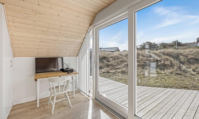 Sondervig Cabaña | Lovely thatched holiday home with a large annex - 1029