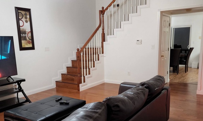 Columbia Casa | Lovely three bedrooms duplex home away from home