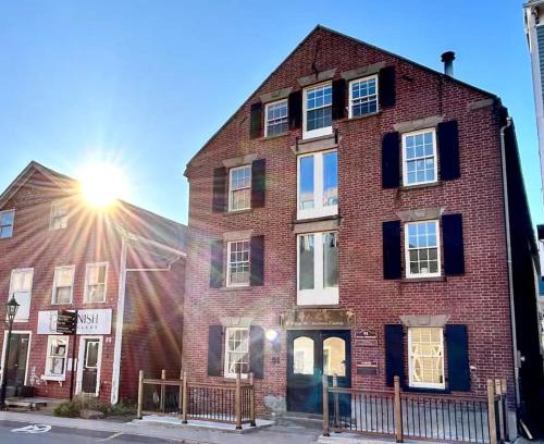 Queens Square Casa | Lovely two bedroom 5 minute walk from ocean