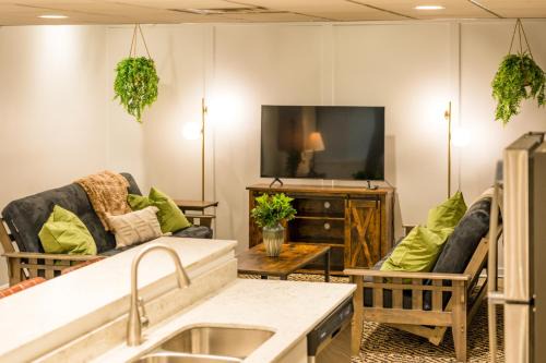Conneaut Lakeshore Cama Y Desayuno | Lovely, Two Bedroom Apartment with tons of space