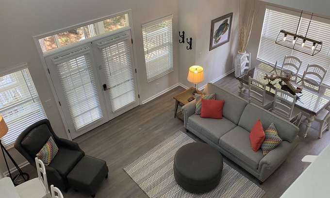 Saint Helena Island Cabaña | Lovely two-story golf cottage located in the heart of Fripp Island