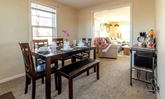 Racine Casa | Lovely Upper Unit, Steps to the Beach and Zoo