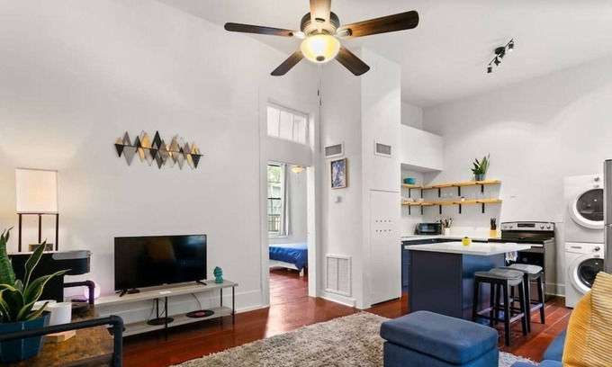 Faubourg Livaudais Apartamento | Lovely Uptown 1BD apt steps to St. Charels Ave!