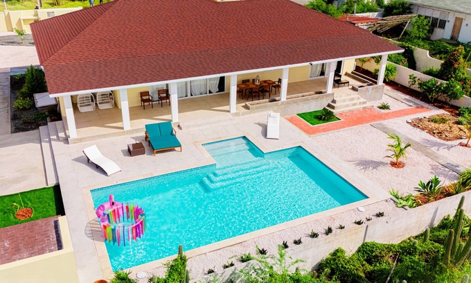 Sero Colorado Casa | Lovely Villa at Baby Beach Aruba, 2 mins to Beach, Big Pool, perfect for family