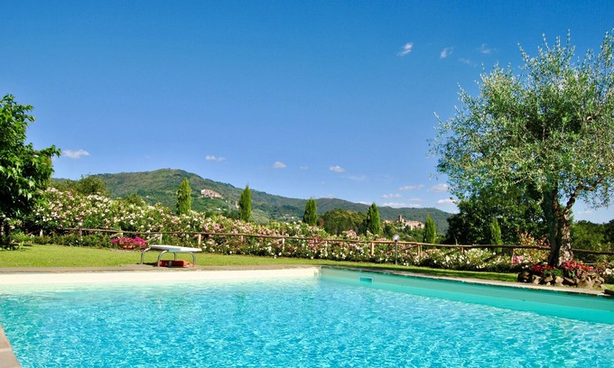 Pescia Villa | Encantadora villa entre LUCCA y FLORENCIA con vista panorámica, piscina privada y amplio jardín.