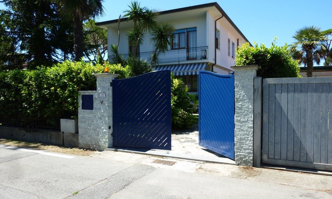 Forte dei Marmi Villa | Villa con jardín, a sólo 400 metros de la playa de Forte dei Marmi, en Versilia