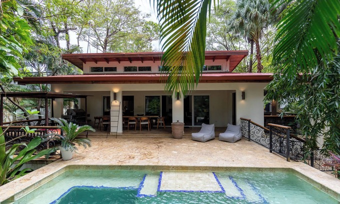 Playa Guiones Villa | Lovely Villa with private path to Surf in Guiones