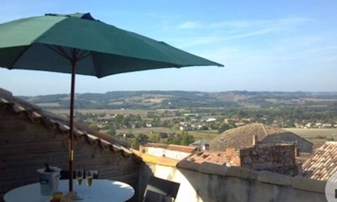 Monflanquin Casa | Encantadora casa de pueblo con gran luz y fantásticas vistas