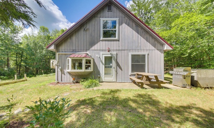 Belfast Cabaña | Lovely Waldo Cottage Escape - Pet Friendly!