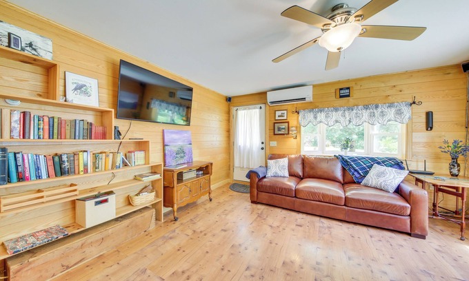Belfast Cabaña | Lovely Waldo Cottage Escape - Pet Friendly!