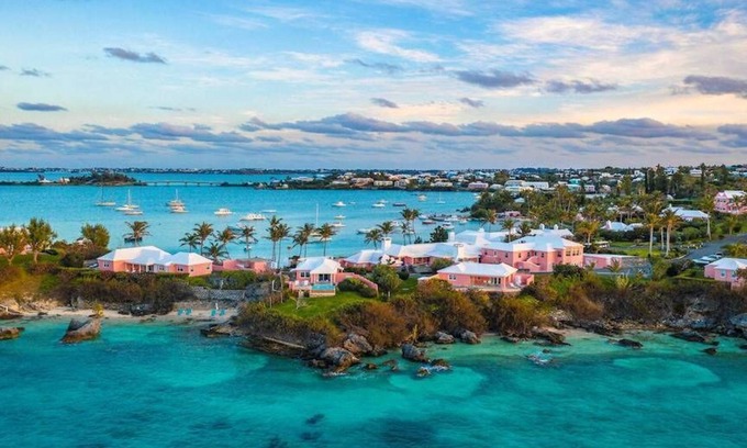 Somerset Village Apartamento | Lovely water view Room with private Patio/Balcony
